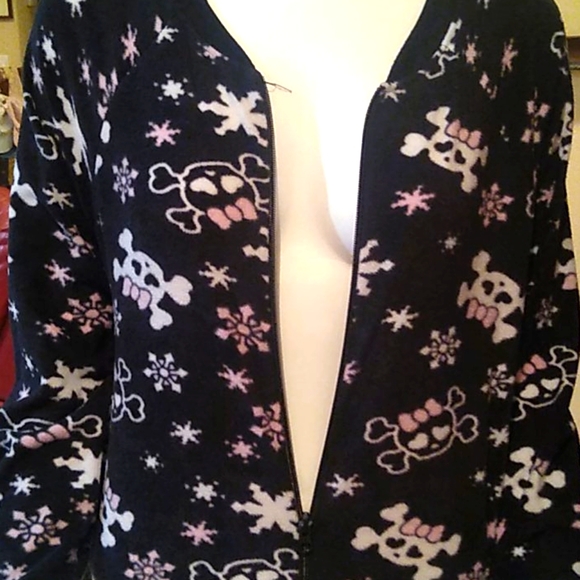 Katnap Black with Skulls with Bows Onzie - Picture 8 of 12